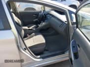 ✅ 2010 Toyota Prius III • VIN: JTDKN3DU2A0106055 • Лот: 43242134. Опубликован ранее на IAAI с пробегом 198 814 миль. Бесплатный доступ к архиву аукционных продаж из США и подробный отчёт об истории автомобиля на DreamBid. Изображение 5.