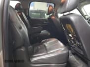 ✅ 2008 Chevrolet Suburban LTZ • VIN: 1GNFK16318J227657 • Lot: 79251374. Wystawiony na Copart z przebiegiem 200 907 mil. Bezpłatny archiwum sprzedaży aukcyjnych z USA i szczegółowy raport historii pojazdu na DreamBid. Zdjęcie 11.