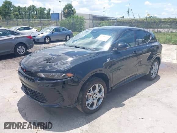 2024 Dodge Hornet R/T z VIN ZACPDFCW6R3A35730, wystawiony jako IAAI lot #42708536 z przebiegiem 23 026 mil mil oraz . Historia ofert i sprzedaży dostępna na DreamBid. Obrazek 2.