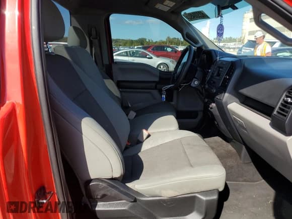 ✅ 2018 Ford F-150 XL • VIN: 1FTMF1CP9JFA95106 • Lot: 82300495. Wystawiony na Copart z przebiegiem 64 252 mil. Bezpłatny archiwum sprzedaży aukcyjnych z USA i szczegółowy raport historii pojazdu na DreamBid. Zdjęcie 10.