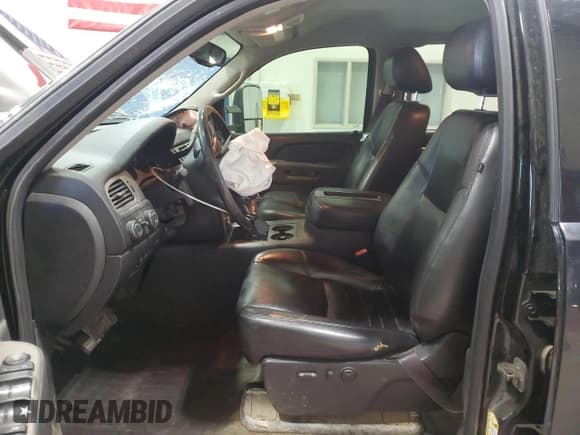 ✅ 2014 Chevrolet Silverado 2500HD LTZ • VIN: 1GC1KYE85EF106850 • Lot: 92927505. Wystawiony na Copart z przebiegiem 269 143 mil. Bezpłatny archiwum sprzedaży aukcyjnych z USA i szczegółowy raport historii pojazdu na DreamBid. Zdjęcie 7.