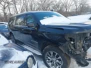 ✅ 2021 Chevrolet Suburban LT • VIN: 1GNSKCKD3MR266318 • Lot: 41333545. Wystawiony na IAAI z przebiegiem 125 032 mil. Bezpłatny archiwum sprzedaży aukcyjnych z USA i szczegółowy raport historii pojazdu na DreamBid. Zdjęcie 13.