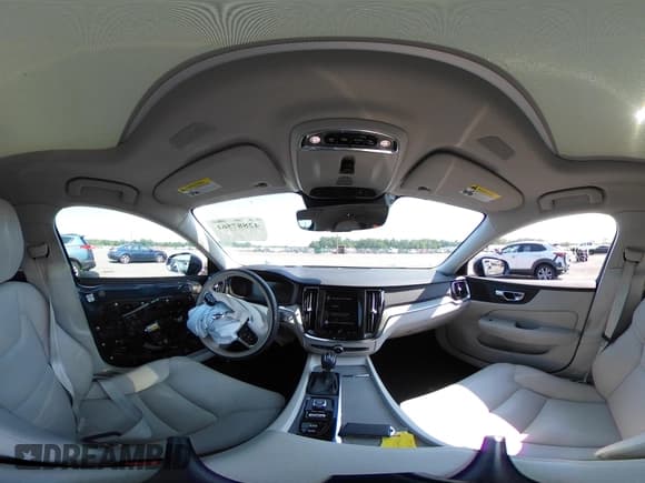 ✅ 2021 Volvo V60 • VIN: YV4102WK5M1068820 • Lot: 42887561. Wystawiony na IAAI z przebiegiem 110 035 mil. Bezpłatny archiwum sprzedaży aukcyjnych z USA i szczegółowy raport historii pojazdu na DreamBid. Zdjęcie 19.