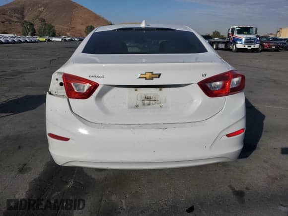 ✅ 2017 Chevrolet Cruze LT • VIN: 1G1BE5SM6H7104379 • Lot: 81688005. Wystawiony na Copart z przebiegiem 116 737 mil mil. Skorzystaj z bezpłatnego archiwum sprzedaży aukcyjnych z USA i zobacz szczegółowy raport historii pojazdu na DreamBid. Zdjęcie 6.