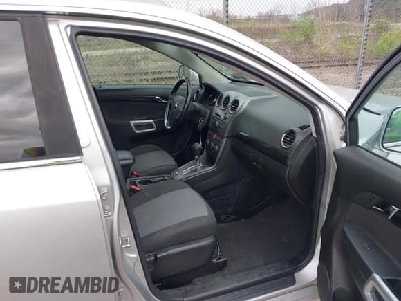 ✅ 2015 Chevrolet Captiva Sport LT • VIN: 3GNAL3EK8FS530457 • Lot: 42081726. Wystawiony na IAAI z przebiegiem 96 772 mil. Bezpłatny archiwum sprzedaży aukcyjnych z USA i szczegółowy raport historii pojazdu na DreamBid. Zdjęcie 5.