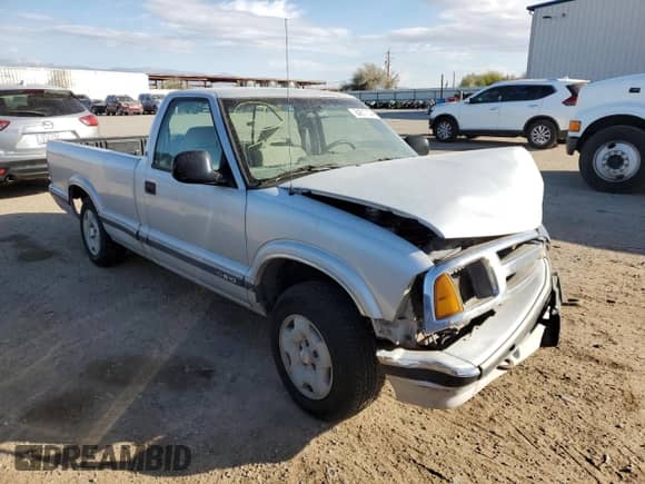 1994 Chevrolet S-10 EL X81 with VIN 1GCCT14Z1R8153066, listed as a Copart auction lot 84617144 with 118,677 mi miles and Salvage title. Bid and sale history available at DreamBid. Image 4.