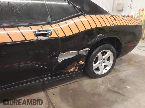 ✅ 2010 Dodge Challenger SE • VIN: 2B3CJ4DV7AH208334 • Lot: 41367327. Wystawiony na IAAI z przebiegiem 226 748 mil. Bezpłatny archiwum sprzedaży aukcyjnych z USA i szczegółowy raport historii pojazdu na DreamBid. Zdjęcie 17.