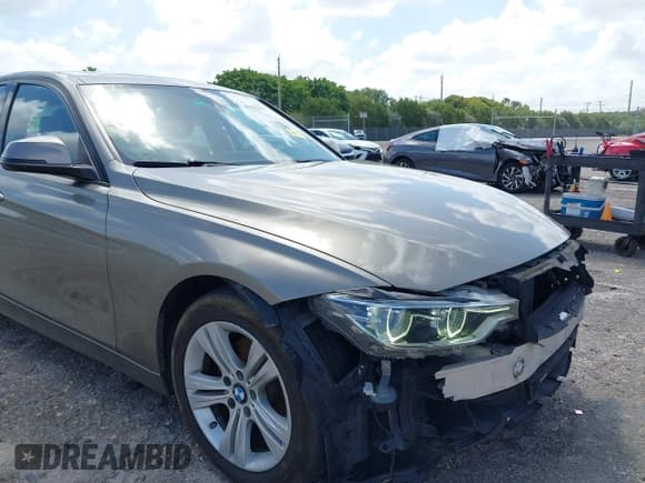✅ 2016 BMW 3 Series 328i xDrive • VIN: WBA8E3G5XGNU05817 • Lot: 41942151. Listed on IAAI with 115,637 mi. Free auction sales archive from the USA and detailed vehicle history report at DreamBid. Image 19.