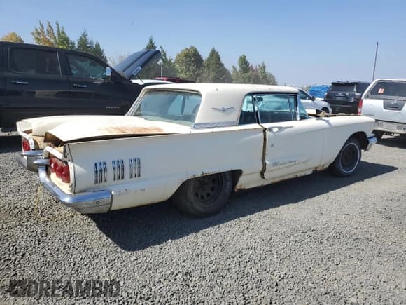 ✅ 1960 Ford Thunderbird • VIN: 0Y71Y161156 • Lot: 81477645. Listed on Copart with 59,058 mi. Free auction sales archive from the USA and detailed vehicle history report at DreamBid. Image 3.