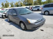 ✅ 2010 Ford Focus S • VIN: 1FAHP3EN0AW203334 • Lot: 80894465. Wystawiony na Copart z przebiegiem 147 265 mil. Bezpłatny archiwum sprzedaży aukcyjnych z USA i szczegółowy raport historii pojazdu na DreamBid. Zdjęcie 4.