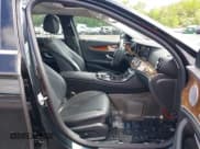 ✅ 2017 Mercedes-Benz E 300 Luxury • VIN: WDDZF4KB9HA220745 • Lot: 43019490. Wystawiony na IAAI z przebiegiem Nie podano. Bezpłatny archiwum sprzedaży aukcyjnych z USA i szczegółowy raport historii pojazdu na DreamBid. Zdjęcie 5.