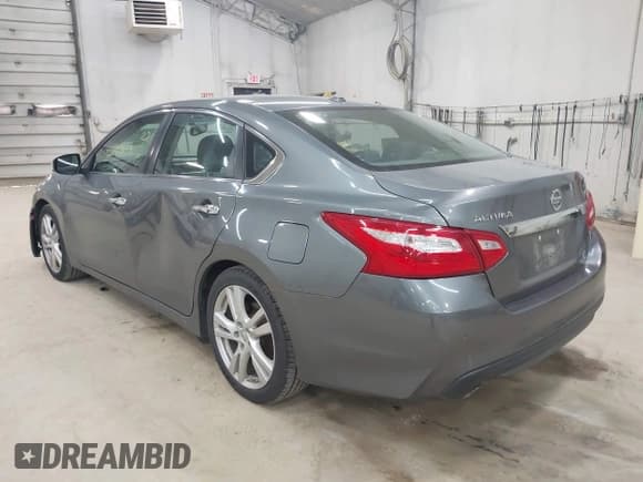 ✅ 2017 Nissan Altima SL • VIN: 1N4BL3APXHC201577 • Lot: 42899845. Listed on IAAI with 186,111 mi. Free auction sales archive from the USA and detailed vehicle history report at DreamBid. Image 3.