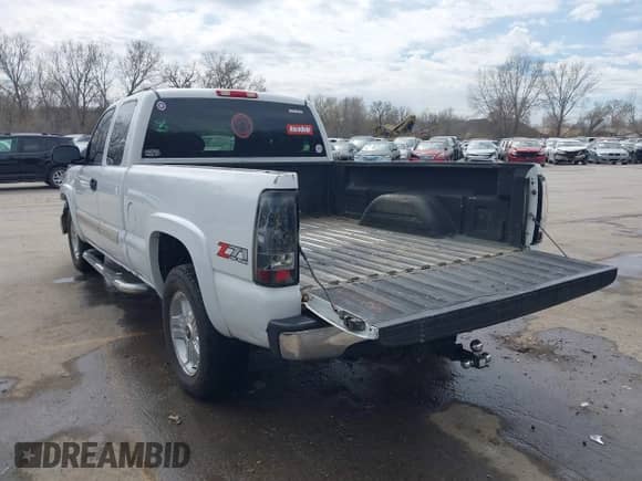 2004 Chevrolet Silverado 1500 with VIN 2GCEK19T541307676, listed as a IAAI auction lot 41864501 with 220,593 mi miles and . Bid and sale history available at DreamBid. Image 3.