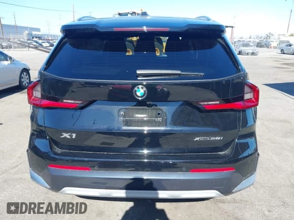 ✅ 2023 BMW X1 xDrive28i • VIN: WBX73EF07P5W83647 • Lot: 42828729. Wystawiony na IAAI z przebiegiem 11 407 mil. Bezpłatny archiwum sprzedaży aukcyjnych z USA i szczegółowy raport historii pojazdu na DreamBid. Zdjęcie 16.