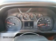 ✅ 2020 Chevrolet Silverado 1500 Custom Trail Boss • VIN: 3GCPYCEF8LG448380 • Lot: 86072905. Wystawiony na Copart z przebiegiem 104 791 mil. Bezpłatny archiwum sprzedaży aukcyjnych z USA i szczegółowy raport historii pojazdu na DreamBid. Zdjęcie 9.