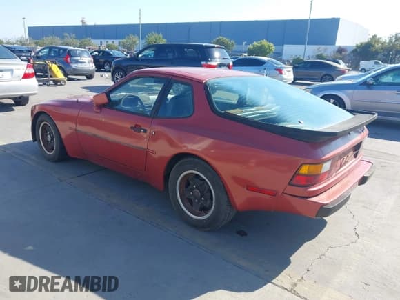 ✅ 1983 Porsche 944 • VIN: WP0AA0945DN462067 • Lot: 43108166. Wystawiony na IAAI z przebiegiem 75 083 mil. Bezpłatny archiwum sprzedaży aukcyjnych z USA i szczegółowy raport historii pojazdu na DreamBid. Zdjęcie 3.