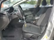 ✅ 2016 Ford Fiesta SE • VIN: 3FADP4BJ1GM203342 • Lot: 85269825. Wystawiony na Copart z przebiegiem 46 667 mil. Bezpłatny archiwum sprzedaży aukcyjnych z USA i szczegółowy raport historii pojazdu na DreamBid. Zdjęcie 7.