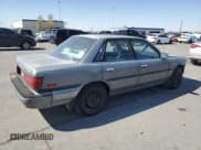 ✅ 1988 Toyota Camry LE • VIN: JT2SV22E9J0199686 • Lot: 52404755. Wystawiony na Copart z przebiegiem 128 765 mil. Bezpłatny archiwum sprzedaży aukcyjnych z USA i szczegółowy raport historii pojazdu na DreamBid. Zdjęcie 3.