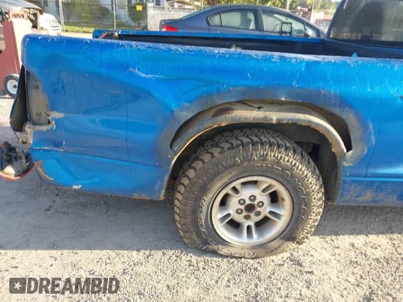 1998 Dodge Dakota SLT z VIN 1B7FL26X1WS608656, wystawiony jako IAAI lot #43318630 z przebiegiem 153 876 mil mil oraz . Historia ofert i sprzedaży dostępna na DreamBid. Obrazek 18.