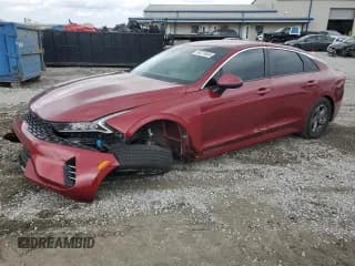 ✅ 2023 Kia K5 LXS • VIN: 5XXG14J21PG194985 • Lot: 84213655. Wystawiony na Copart z przebiegiem 60 467 mil. Bezpłatny archiwum sprzedaży aukcyjnych z USA i szczegółowy raport historii pojazdu na DreamBid. Zdjęcie 1.