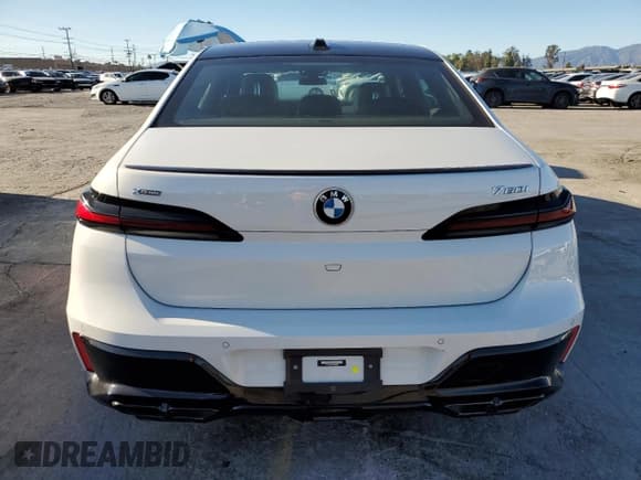 ✅ 2023 BMW 7 Series 760i xDrive • VIN: WBA33EJ09PCM68850 • Лот: 87250995. Опубликован ранее на Copart с пробегом 12 963 миль. Бесплатный доступ к архиву аукционных продаж из США и подробный отчёт об истории автомобиля на DreamBid. Изображение 6.