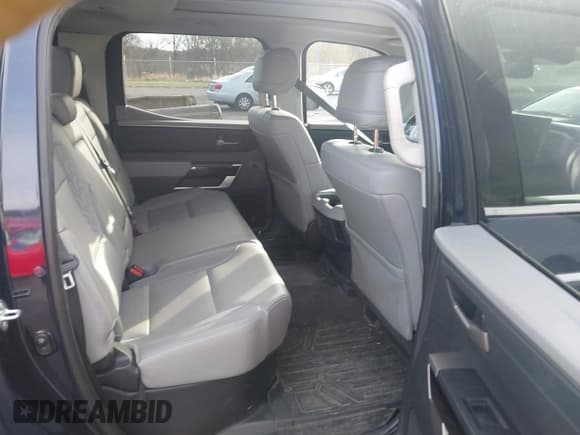 ✅ 2022 Toyota Tundra Limited • VIN: 5TFJA5AB1NX010095 • Lot: 43626865. Listed on IAAI with 37,361 mi. Free auction sales archive from the USA and detailed vehicle history report at DreamBid. Image 8.