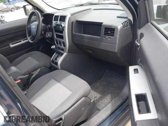 ✅ 2008 Jeep Patriot Sport • VIN: 1J8FF28W98D736350 • Lot: 42521726. Listed on IAAI with 213,473 mi. Free auction sales archive from the USA and detailed vehicle history report at DreamBid. Image 5.