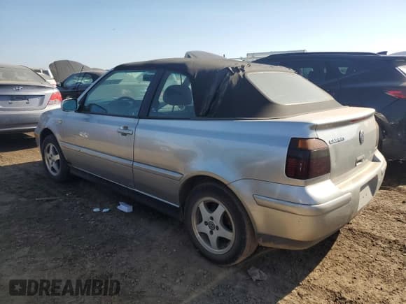 ✅ 2000 Volkswagen Cabriolet GLS • VIN: 3VWDC21V1YM804070 • Лот: 49004735. Опубликован ранее на Copart с пробегом 127 032 миль. Бесплатный доступ к архиву аукционных продаж из США и подробный отчёт об истории автомобиля на DreamBid. Изображение 2.