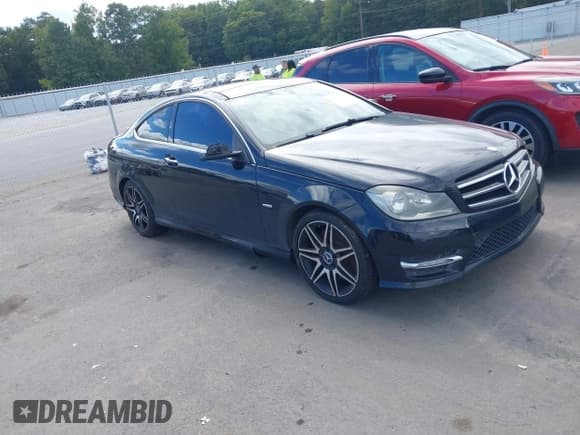 ✅ 2014 Mercedes-Benz C 250 • VIN: WDDGJ4HB7EG175844 • Lot: 43343161. Wystawiony na IAAI z przebiegiem 118 020 mil. Bezpłatny archiwum sprzedaży aukcyjnych z USA i szczegółowy raport historii pojazdu na DreamBid. Zdjęcie 1.