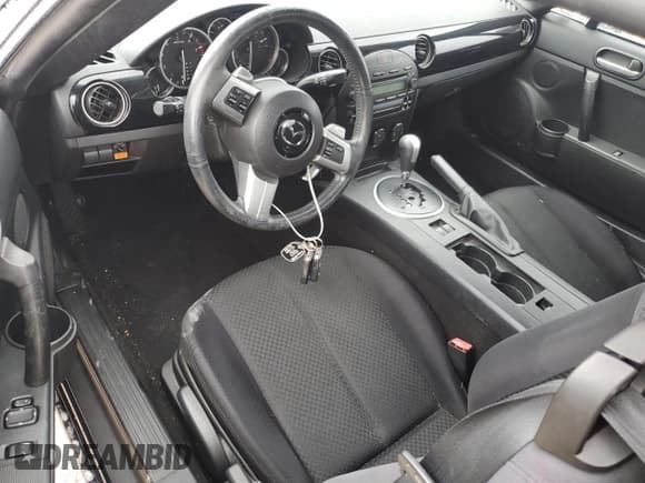 ✅ 2008 Mazda MX-5 Miata Touring • VIN: JM1NC25FX80153602 • Lot: 74703894. Wystawiony na Copart z przebiegiem Nie podano. Bezpłatny archiwum sprzedaży aukcyjnych z USA i szczegółowy raport historii pojazdu na DreamBid. Zdjęcie 8.