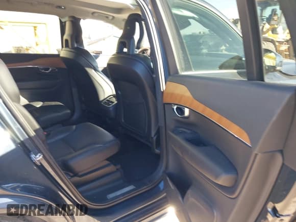✅ 2021 Volvo XC90 Momentum • VIN: YV4A221K4M1710669 • Lot: 41417490. Listed on IAAI with 52,236 mi. Free auction sales archive from the USA and detailed vehicle history report at DreamBid. Image 8.