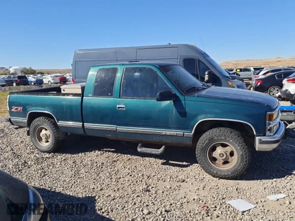 ✅ 1996 Chevrolet Silverado 1500 • VIN: 1GCEK19R8TE248821 • Lot: 82132615. Wystawiony na Copart z przebiegiem 291 896 mil. Bezpłatny archiwum sprzedaży aukcyjnych z USA i szczegółowy raport historii pojazdu na DreamBid. Zdjęcie 4.