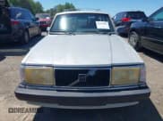 ✅ 1989 Volvo 240 DL • VIN: YV1AX8852K1834731 • Lot: 42278781. Wystawiony na IAAI z przebiegiem 288 726 mil. Bezpłatny archiwum sprzedaży aukcyjnych z USA i szczegółowy raport historii pojazdu na DreamBid. Zdjęcie 6.