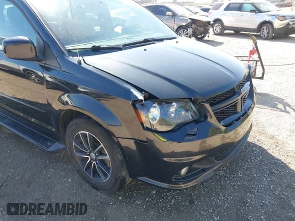 ✅ 2015 Dodge Grand Caravan SXT • VIN: 2C4RDGCGXFR651213 • Lot: 43407544. Wystawiony na IAAI z przebiegiem 121 747 mil. Bezpłatny archiwum sprzedaży aukcyjnych z USA i szczegółowy raport historii pojazdu na DreamBid. Zdjęcie 6.