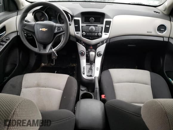 ✅ 2016 Chevrolet Cruze LS • VIN: 1G1PC5SGXG7165092 • Lot: 35913253. Listed on Copart with 97,564 mi. Free auction sales archive from the USA and detailed vehicle history report at DreamBid. Image 8.