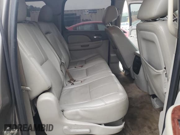 ✅ 2013 Chevrolet Suburban LT • VIN: 1GNSCJE06DR257347 • Lot: 56209335. Wystawiony na Copart z przebiegiem 249 404 mil. Bezpłatny archiwum sprzedaży aukcyjnych z USA i szczegółowy raport historii pojazdu na DreamBid. Zdjęcie 11.