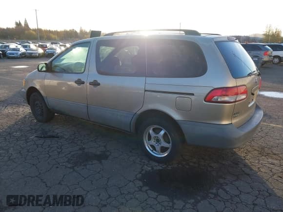 ✅ 2001 Toyota Sienna LE • VIN: 4T3ZF13C61U381836 • Lot: 43694126. Listed on IAAI with 245,101 mi. Free auction sales archive from the USA and detailed vehicle history report at DreamBid. Image 3.