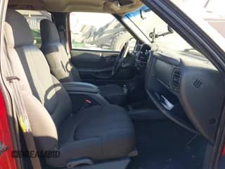 ✅ 2003 Chevrolet S-10 LS • VIN: 1GCDT13X23K177262 • Лот: 41404846. Опубликован ранее на IAAI с пробегом 95 545 миль. Бесплатный доступ к архиву аукционных продаж из США и подробный отчёт об истории автомобиля на DreamBid. Изображение 5.