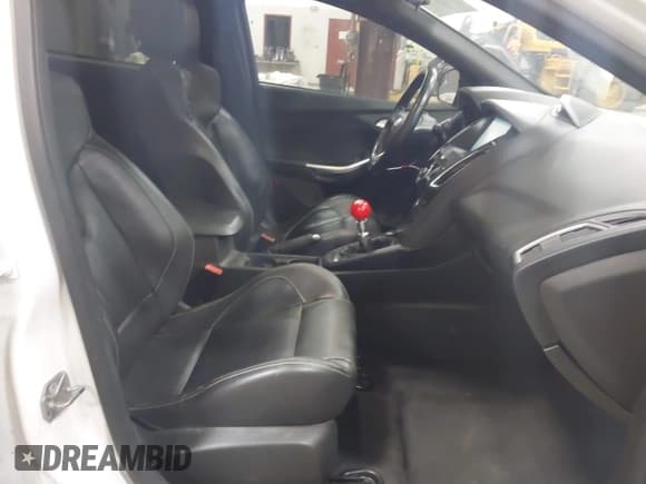 ✅ 2015 Ford Focus ST • VIN: 1FADP3L9XFL261741 • Лот: 41641449. Опубликован ранее на IAAI с пробегом 184 367 миль. Бесплатный доступ к архиву аукционных продаж из США и подробный отчёт об истории автомобиля на DreamBid. Изображение 5.