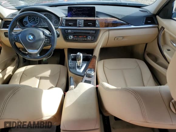 ✅ 2015 BMW 3 Series 328i • VIN: WBA3C1C51FK118571 • Lot: 92871145. Wystawiony na Copart z przebiegiem 104 276 mil. Bezpłatny archiwum sprzedaży aukcyjnych z USA i szczegółowy raport historii pojazdu na DreamBid. Zdjęcie 8.