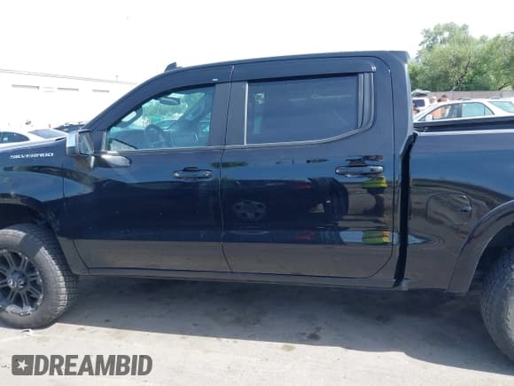 ✅ 2020 Chevrolet Silverado 1500 LT • VIN: 1GCUYDED1LZ102064 • Lot: 42368487. Listed on IAAI with 38,378 mi. Free auction sales archive from the USA and detailed vehicle history report at DreamBid. Image 15.