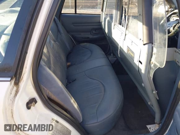 ✅ 1997 Ford Crown Victoria Police • VIN: 2FALP71W2VX212112 • Лот: 41373046. Опубликован ранее на IAAI с пробегом 170 049 миль. Бесплатный доступ к архиву аукционных продаж из США и подробный отчёт об истории автомобиля на DreamBid. Изображение 8.