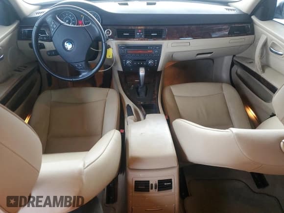 ✅ 2008 BMW 3 Series 328xi • VIN: WBAVC93598K035738 • Lot: 82531615. Wystawiony na Copart z przebiegiem 107 888 mil. Bezpłatny archiwum sprzedaży aukcyjnych z USA i szczegółowy raport historii pojazdu na DreamBid. Zdjęcie 8.