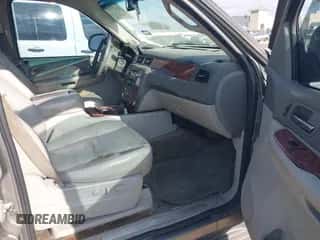 2007 Chevrolet Suburban LT z VIN 3GNFC16J77G288460, wystawiony jako IAAI lot #43473742 z przebiegiem 229 092 mil mil oraz . Historia ofert i sprzedaży dostępna na DreamBid. Obrazek 5.