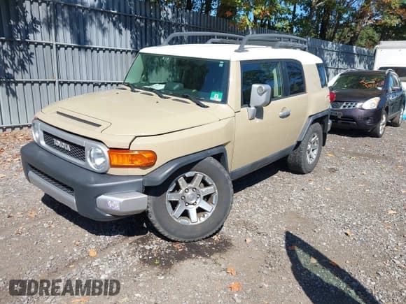 ✅ 2014 Toyota FJ Cruiser • VIN: JTEBU4BF0EK191139 • Lot: 43331850. Wystawiony na IAAI z przebiegiem 165 939 mil. Bezpłatny archiwum sprzedaży aukcyjnych z USA i szczegółowy raport historii pojazdu na DreamBid. Zdjęcie 2.
