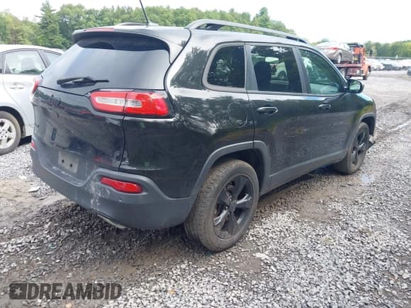 ✅ 2015 Jeep Cherokee Latitude • VIN: 1C4PJMCS7FW764482 • Лот: 43029285. Опубликован ранее на IAAI с пробегом 114 823 миль. Бесплатный доступ к архиву аукционных продаж из США и подробный отчёт об истории автомобиля на DreamBid. Изображение 4.