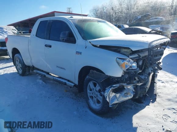 ✅ 2013 Toyota Tundra • VIN: 5TFUY5F16DX271164 • Lot: 41381591. Wystawiony na IAAI z przebiegiem 233 935 mil. Bezpłatny archiwum sprzedaży aukcyjnych z USA i szczegółowy raport historii pojazdu na DreamBid. Zdjęcie 1.