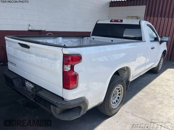 2021 Chevrolet Silverado 1500 Work Truck z VIN 3GCNWAEF8MG164749, wystawiony jako IAAI lot #43632324 z przebiegiem 90 987 mil mil oraz . Historia ofert i sprzedaży dostępna na DreamBid. Obrazek 10.