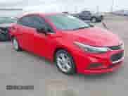 2017 Chevrolet Cruze LT z VIN 1G1BE5SM3H7173935, wystawiony jako IAAI lot #43054790 z przebiegiem 71 062 mil mil oraz . Historia ofert i sprzedaży dostępna na DreamBid. Obrazek 1.