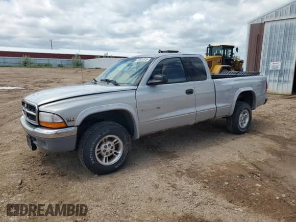 1999 Dodge Dakota SLT z VIN 1B7GG22X0XS268996, wystawiony jako Copart lot #58541515 z przebiegiem 189 899 mil mil oraz Czysty tytuł • Clean title. Historia ofert i sprzedaży dostępna na DreamBid. Obrazek 1.